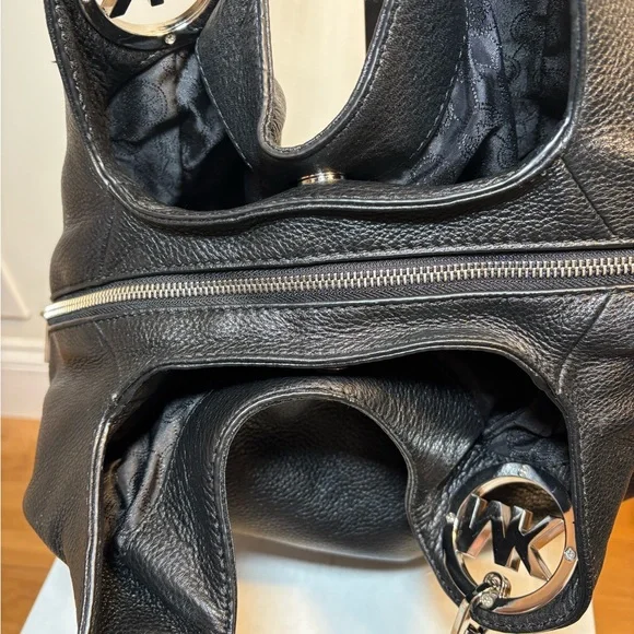 NWOT🔥Michael Kors Fulton Black Pebbled Leather Shoulder Bag, dust bag included. - Picture 15 of 16
